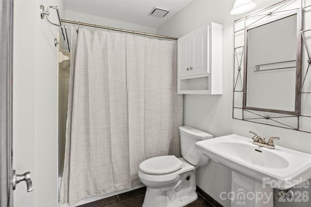 501 Olmsted Park Place E, Charlotte, NC 28203