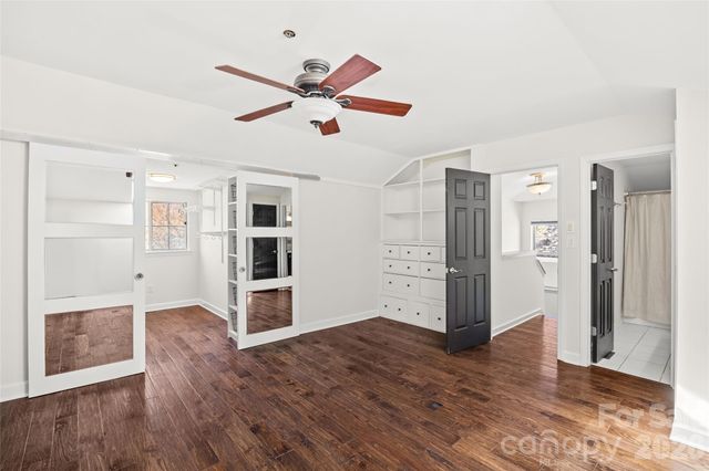 501 Olmsted Park Place E, Charlotte, NC 28203