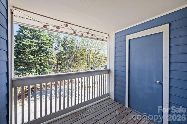 501 Olmsted Park Place E, Charlotte, NC 28203