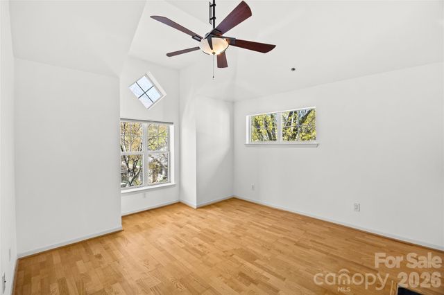 501 Olmsted Park Place E, Charlotte, NC 28203