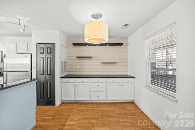 501 Olmsted Park Place E, Charlotte, NC 28203