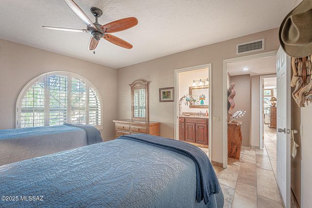 1118 W Circulo Del Sur, Green Valley, AZ 85614