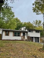 2001 NE 62ND Street, Gladstone, MO 64118