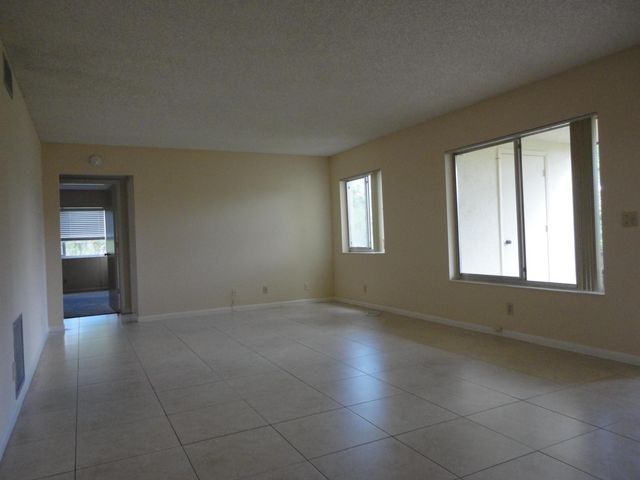 4801 Sable Pine Circle D1, West Palm Beach, FL 33417