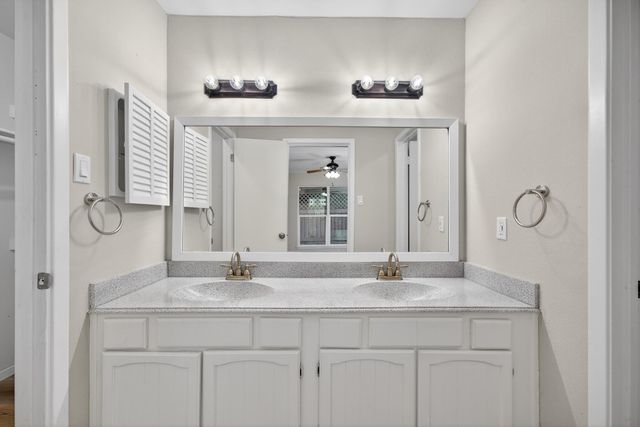 4800 Oak Hollow Street, Baytown, TX 77521