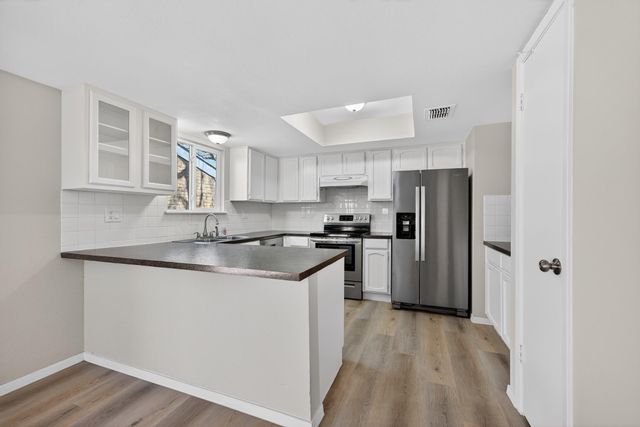 4800 Oak Hollow Street, Baytown, TX 77521