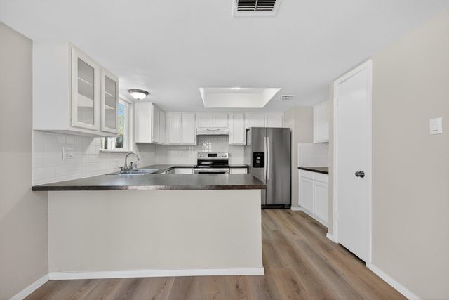 4800 Oak Hollow Street, Baytown, TX 77521