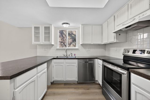 4800 Oak Hollow Street, Baytown, TX 77521