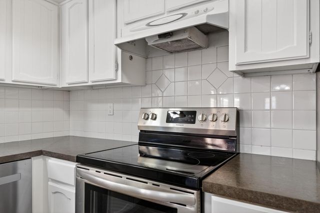 4800 Oak Hollow Street, Baytown, TX 77521