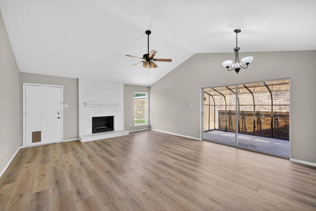 4800 Oak Hollow Street, Baytown, TX 77521