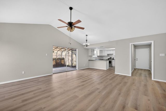 4800 Oak Hollow Street, Baytown, TX 77521