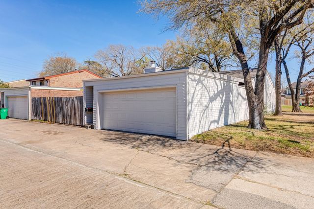 4800 Oak Hollow Street, Baytown, TX 77521