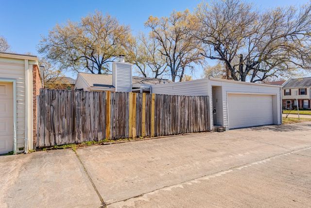 4800 Oak Hollow Street, Baytown, TX 77521