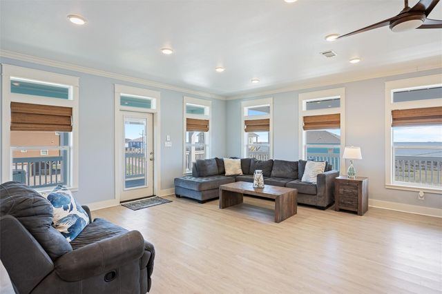 1759 Redfish Lane, Port Bolivar, TX 77650