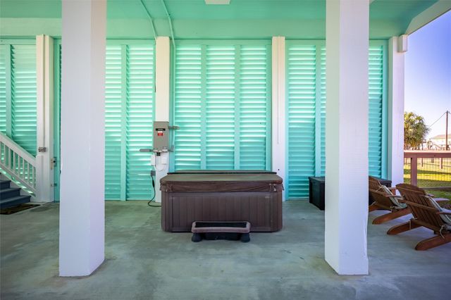 1759 Redfish Lane, Port Bolivar, TX 77650