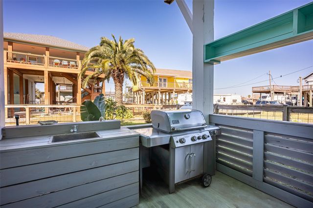 1759 Redfish Lane, Port Bolivar, TX 77650