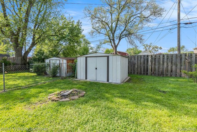 8233 Meadow Avenue, Warren, MI 48089