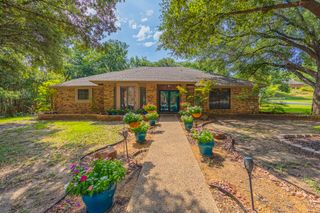 216 Willow Ridge Road, Fort Worth, TX 76103