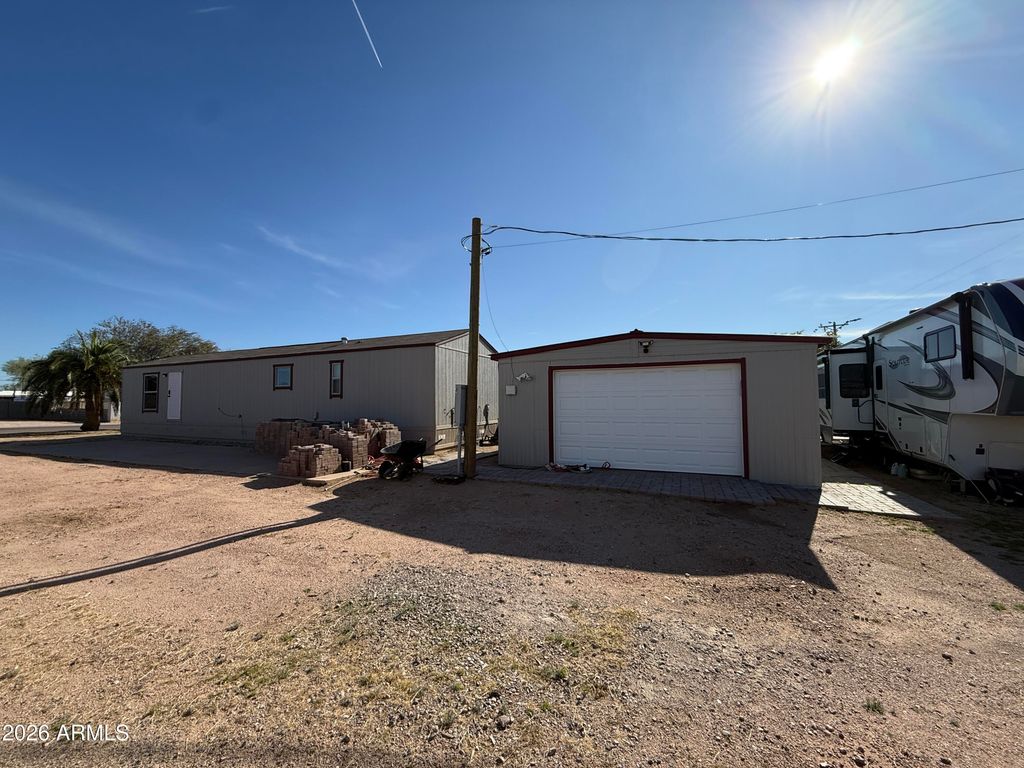 Image 3 of property listing at 694 S DESERT VIEW Drive, Apache Junction, AZ 85120