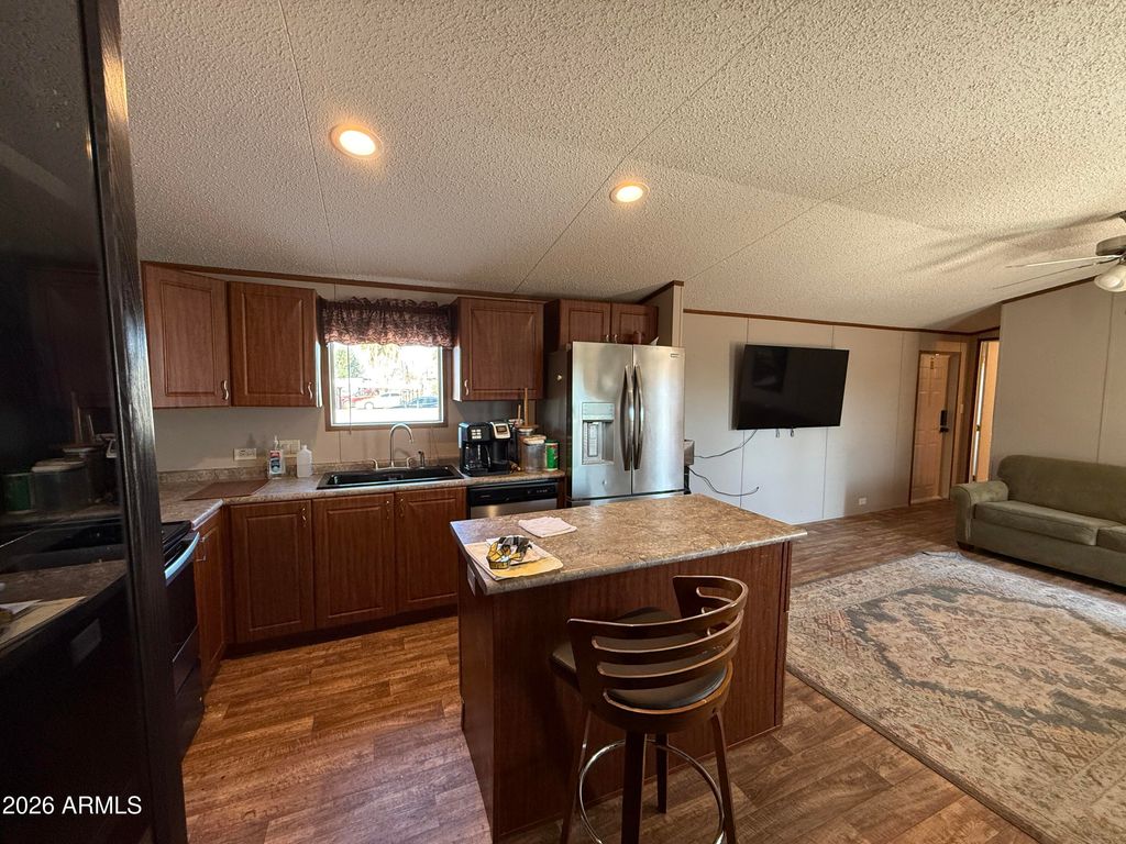 Image 6 of property listing at 694 S DESERT VIEW Drive, Apache Junction, AZ 85120