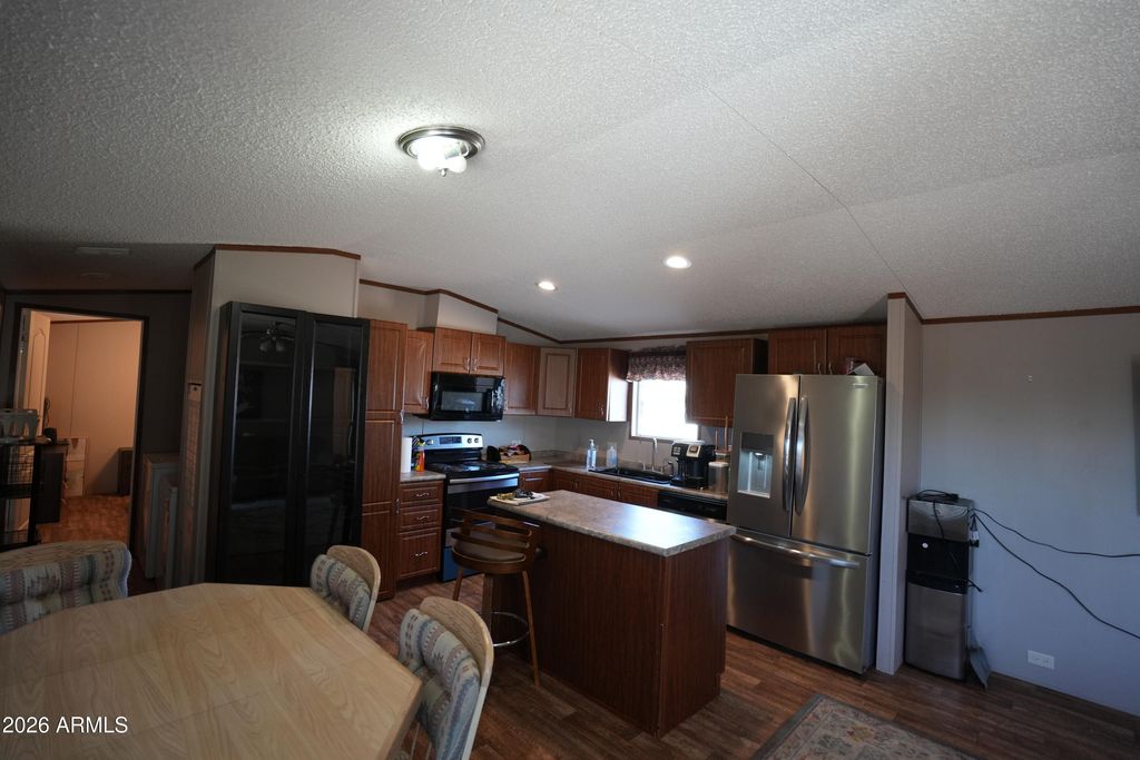 Image 7 of property listing at 694 S DESERT VIEW Drive, Apache Junction, AZ 85120