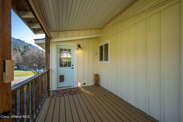 16587 E 6th St, Bayview, ID 83803