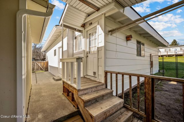 16587 E 6th St, Bayview, ID 83803