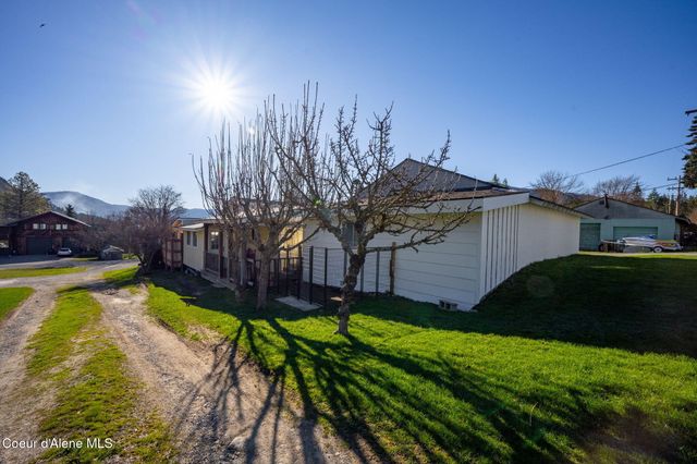 16587 E 6th St, Bayview, ID 83803