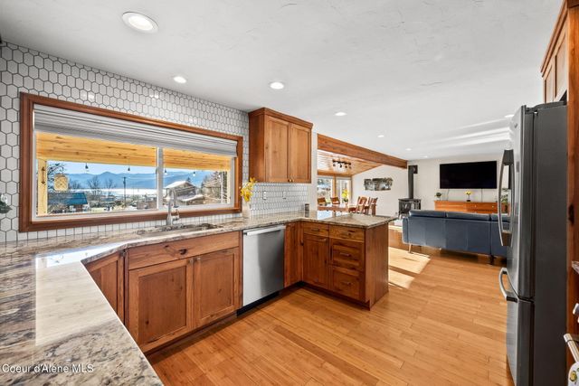 16587 E 6th St, Bayview, ID 83803
