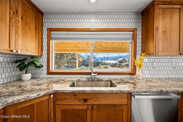 16587 E 6th St, Bayview, ID 83803