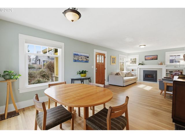 557 W 19TH Ave, Eugene, OR 97401