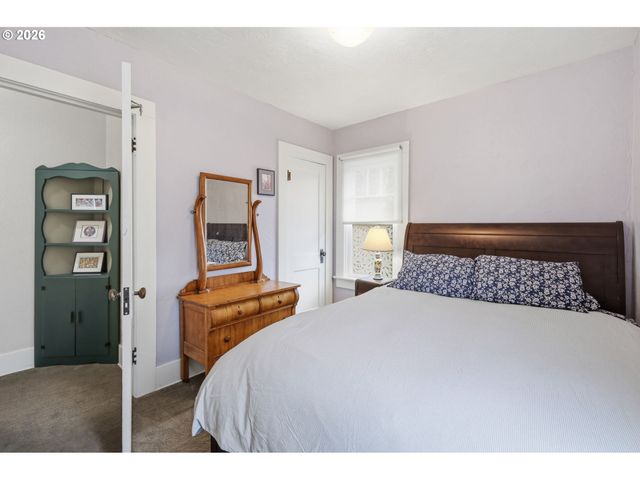 557 W 19TH Ave, Eugene, OR 97401