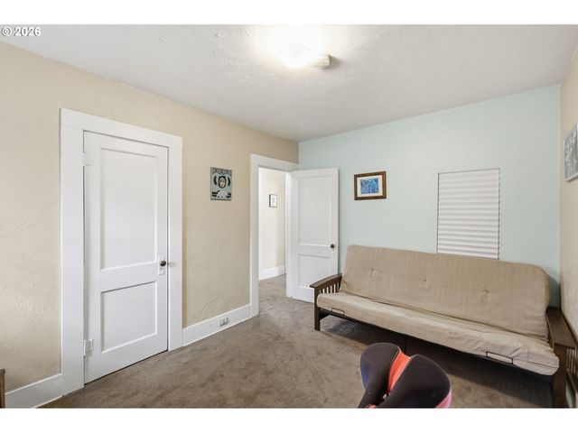 557 W 19TH Ave, Eugene, OR 97401