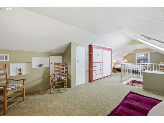 557 W 19TH Ave, Eugene, OR 97401