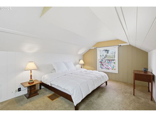 557 W 19TH Ave, Eugene, OR 97401