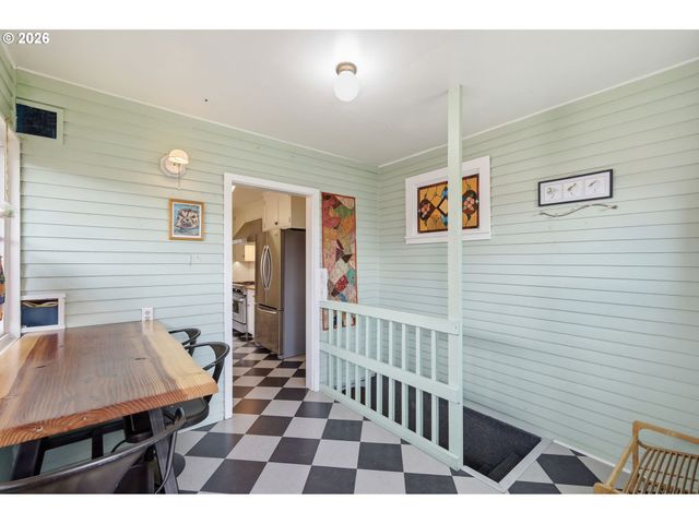 557 W 19TH Ave, Eugene, OR 97401