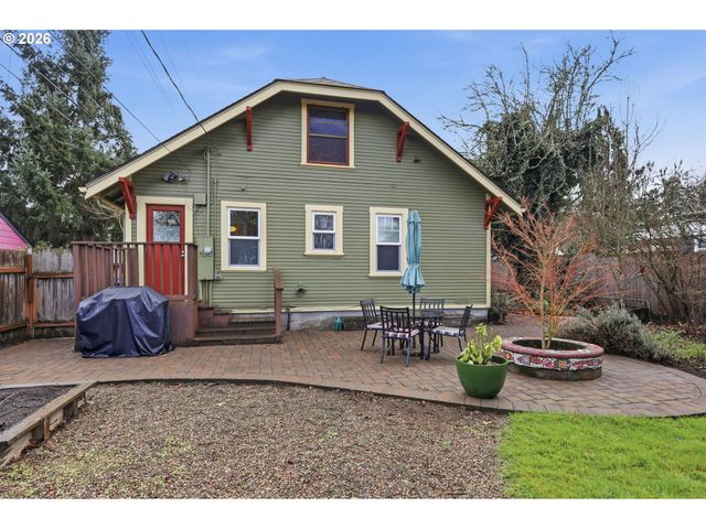 557 W 19TH Ave, Eugene, OR 97401