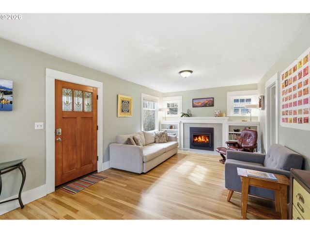 557 W 19TH Ave, Eugene, OR 97401