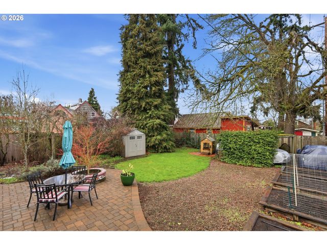 557 W 19TH Ave, Eugene, OR 97401