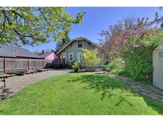 557 W 19TH Ave, Eugene, OR 97401