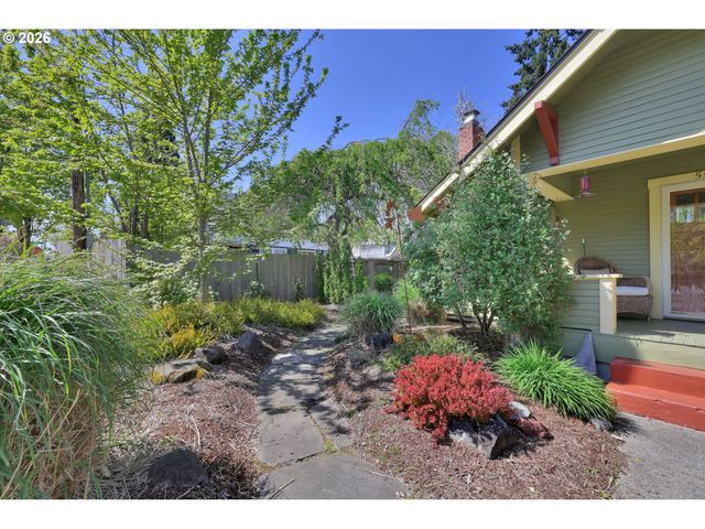 557 W 19TH Ave, Eugene, OR 97401