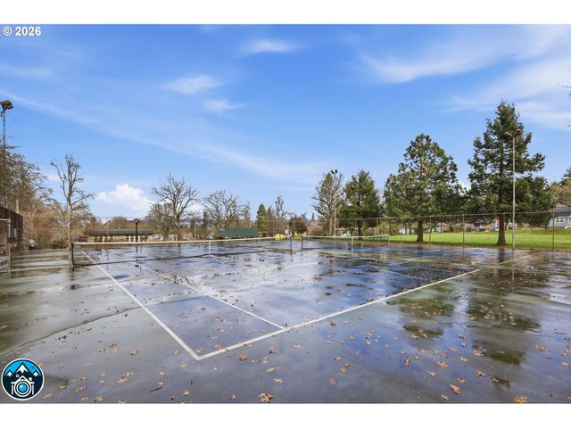 557 W 19TH Ave, Eugene, OR 97401