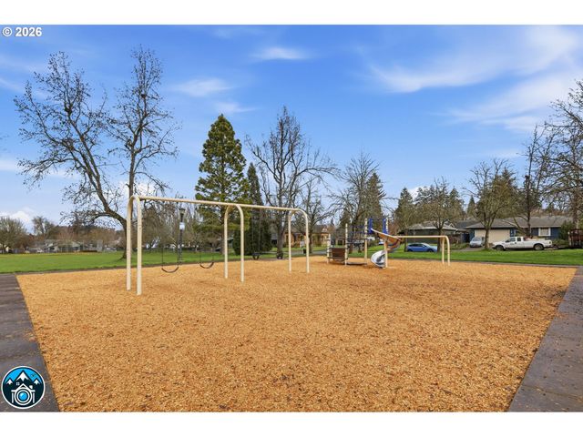 557 W 19TH Ave, Eugene, OR 97401