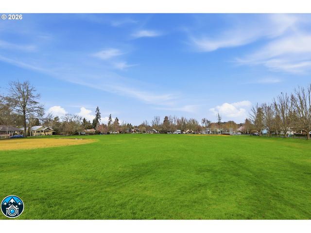 557 W 19TH Ave, Eugene, OR 97401