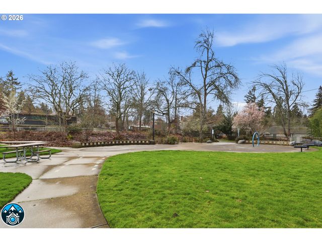 557 W 19TH Ave, Eugene, OR 97401