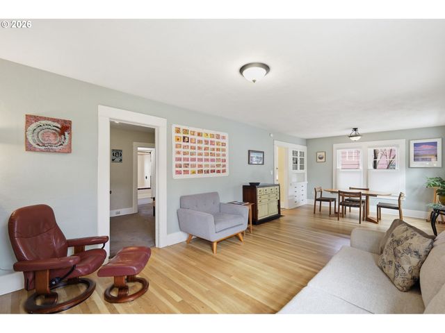 557 W 19TH Ave, Eugene, OR 97401