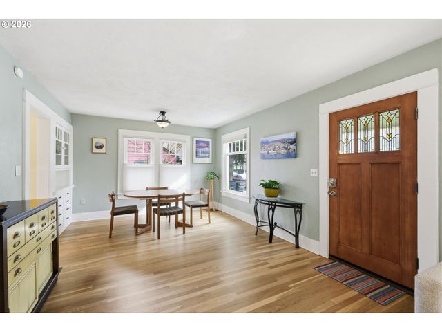 557 W 19TH Ave, Eugene, OR 97401