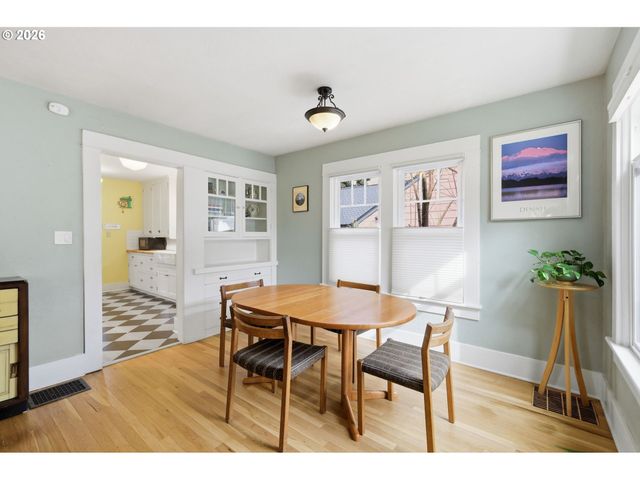 557 W 19TH Ave, Eugene, OR 97401