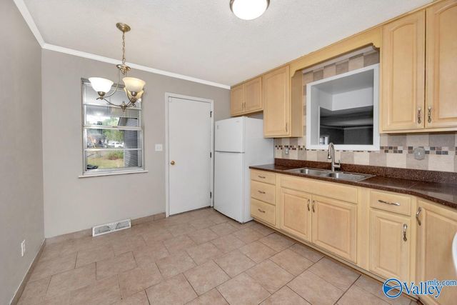 2420 Redmont Road, Huntsville, AL 35810