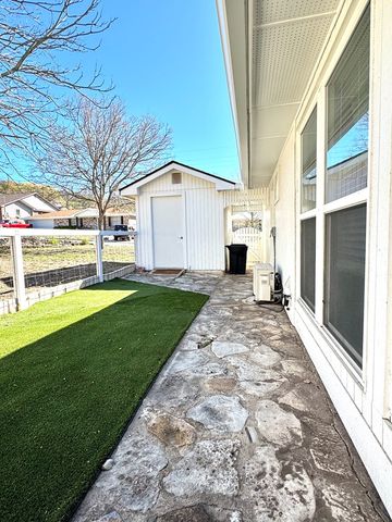 1501 Ford St, Kerrville, TX 78028